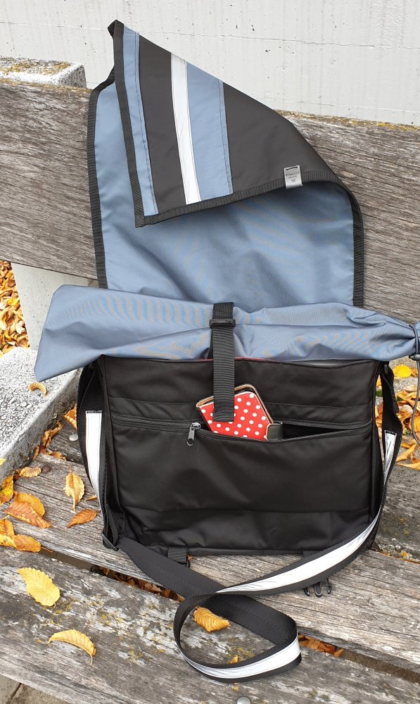 Diritasche mit separater Tasche für Notenständer.jpg